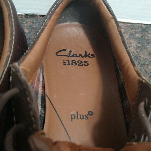 Clark's Men's Oxfords...8 EW  - Picture 5 of 11